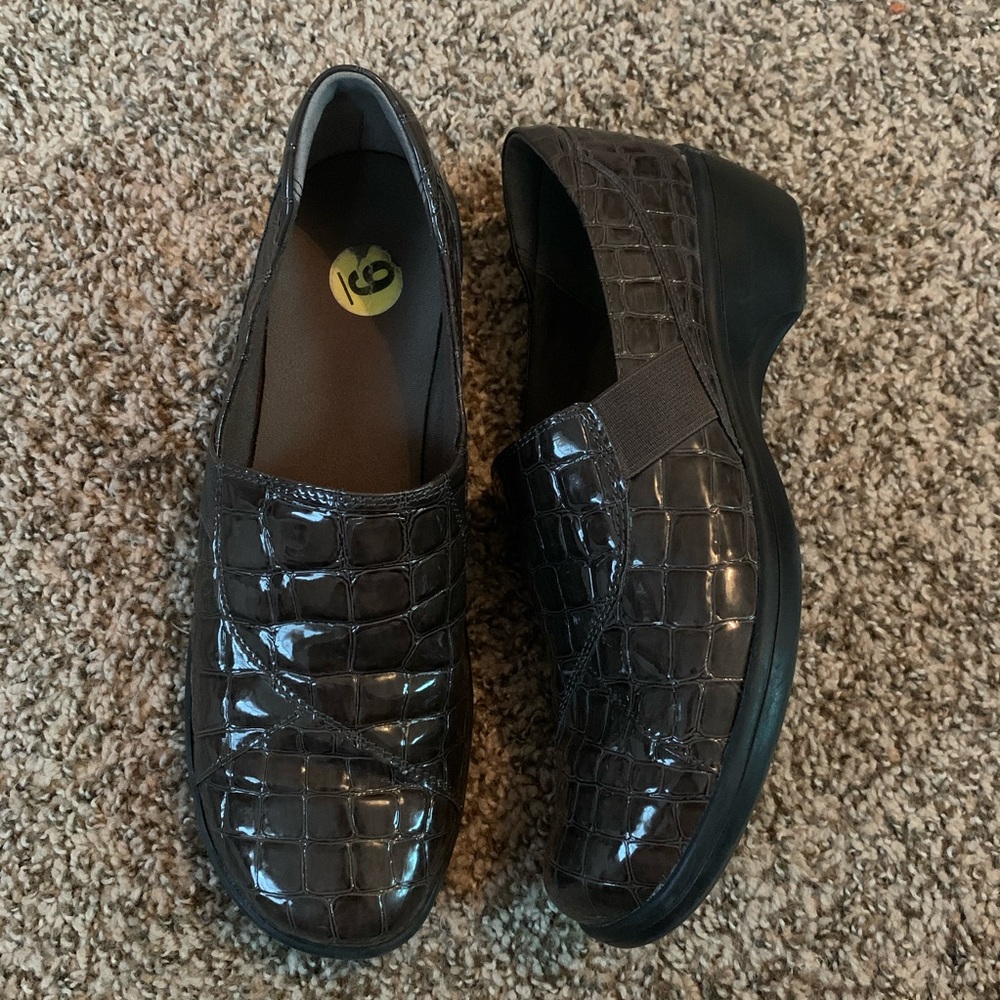 Clarks women's brown shoes